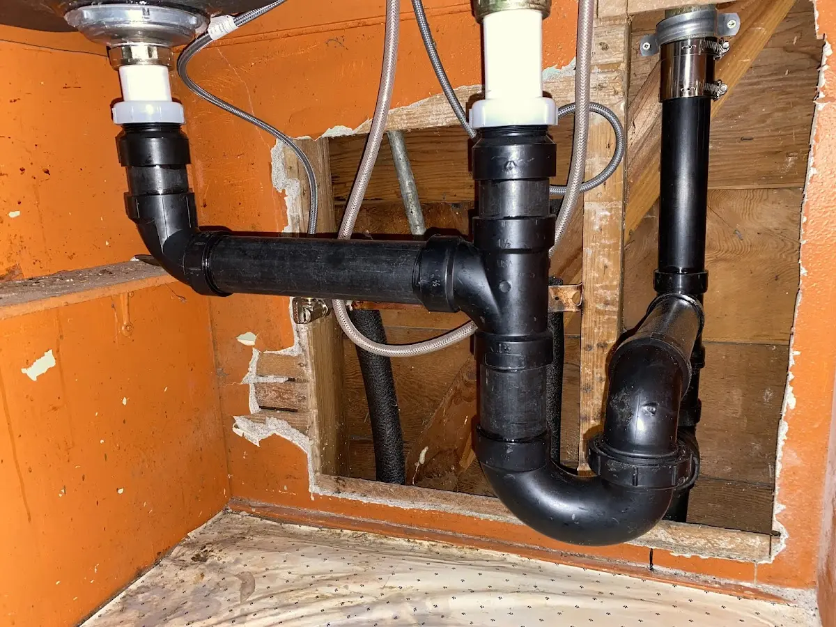 Professional Pipe Bursting equipment and tools on the job in Clay